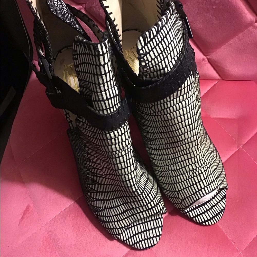 New unworn House of Harlow (Minnie) Peep toe Snakeskin Leather Bootie Size 37.5